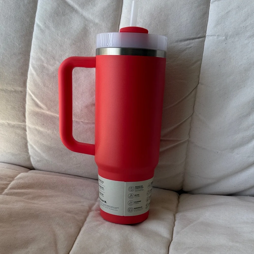 Stanley Insulated Tumbler with Handle and White Lid - Picture 3 of 5